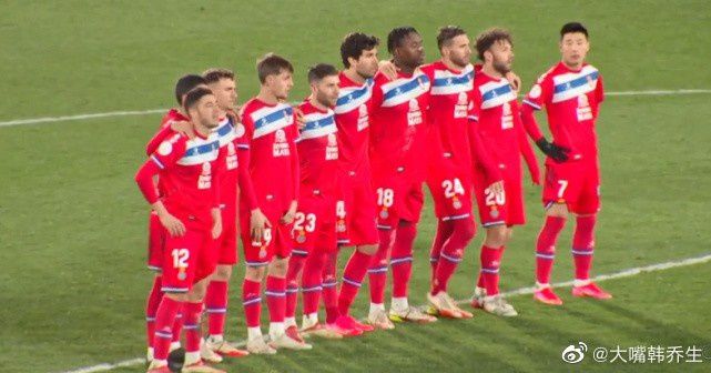 申京30+16+5 哈利伯顿33+6+10 火箭主场不敌步行者火箭今日坐镇主场迎战步行者，首节对攻步行者打出了自己联盟榜首的进攻火力，他们外线弹无虚发前6次三分出手全部打成，这也破势火箭1分钟内连叫两次暂停；而这两个暂停也非常有用，末段步行者手感回落之际也给了火箭追分机会，伊森最后抢断扣篮扳平比分；次节火箭迅速反超比分接管比赛，步行者抓住火箭最后时刻熄火的机会送出6-2的攻势追至3分进入下半场。